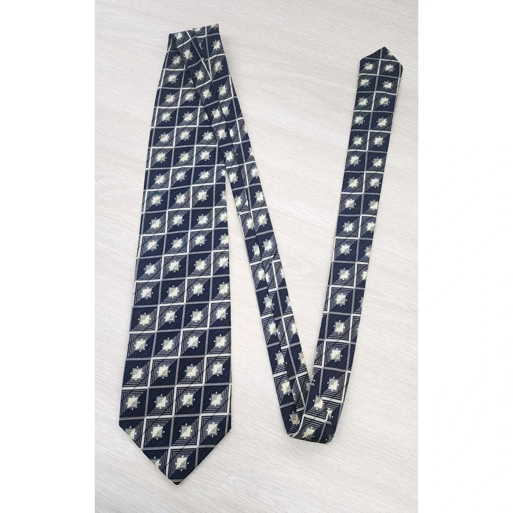 Hugo‎ Boss BOSS 100% Silk Tie Italy Navy Blue Geometric Square Pattern Designer